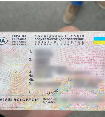На Волині затримали двох чоловіків із підробленими посвідченнями водія