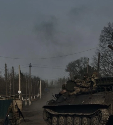 Бої за кожен метр землі: з&#039;явилося відео з пошарпаного обстрілами Бахмута