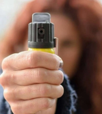 У Дніпрі жінка напала з газовим балончиком на маму з дитиною через собаку