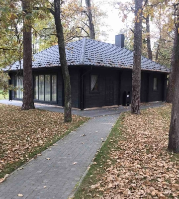 Біля Луцька продають будинки, лазню і конюшню лісгоспу за 6 млн
