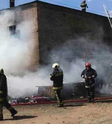 Рятувальники ліквідували пожежу в одному із районів Києва: фото