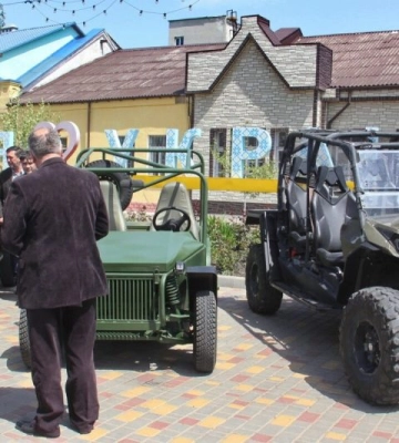 Аграрії Одещини передали захисникам позашляховики та пікапи