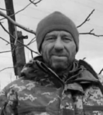 Дружина почорніла з горя: на Волині прощалися з воїном Русланом Вознюком