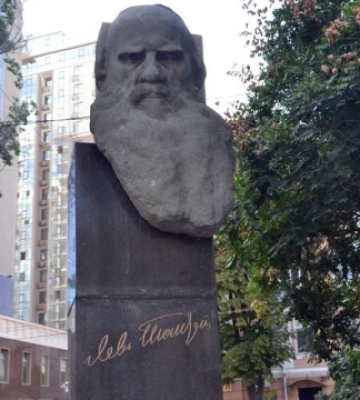 В Одесі демонтують пам’ятник Льву Толстому
