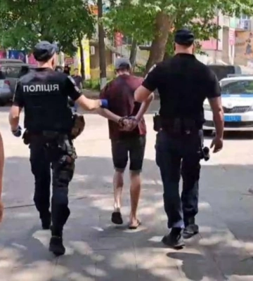 У Миколаєві неадекватний чоловік напав на поліцейського