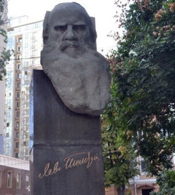 В Одесі демонтують і перенесуть пам’ятник Льву Толстому