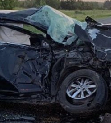 «Renault Megane» та «Porsche Cayenne» зіткнулись на Львівщині: один із водіїв – у реанімації (ФОТО)