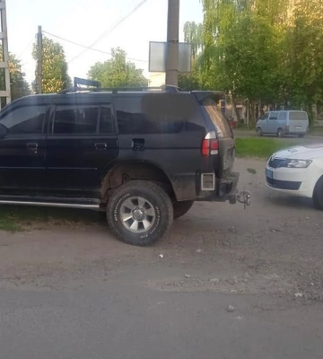 В Охтирці п’яний водій без прав влаштував ДТП, на 17-річного пасажира наділи кайданки
