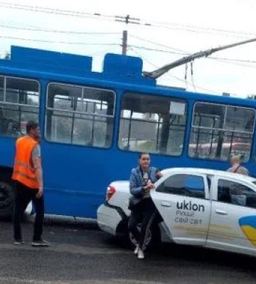 У Дніпрі на перехресті Лесі Українки та вулиці Словацького сталася аварія