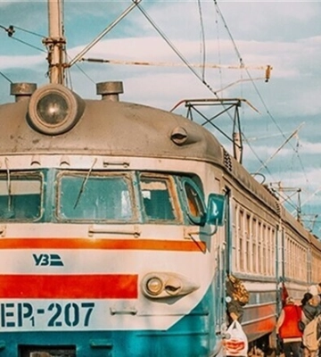 Через російські обстріли у Запоріжжі скасували курсування приміських поїздів: подробиці