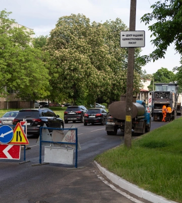 Поточний ремонт доріг триває по вулиці Надпільній у Черкасах (ФОТО)