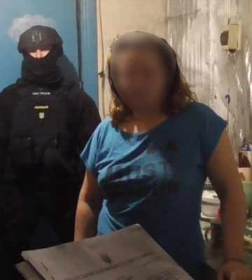 Брала гроші за сексуальні “розваги” і створення порно з дітьми: у Київській області судитимуть горе-матір