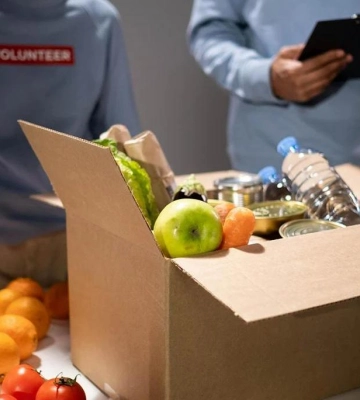У Полтаві видають продуктові набори родинам переселенців