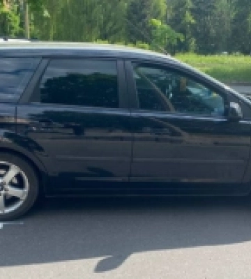 У Рівному під колеса легковика потрапила матір із трирічним сином