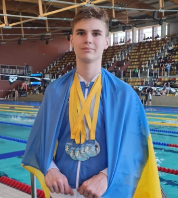 Лучанин здобув п&#039;ять нагород на міжнародному чемпіонаті з плавання