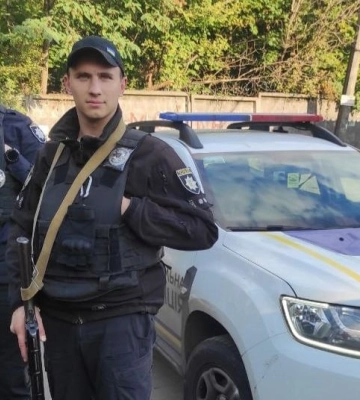 Лежав безпомічний на підлозі і не міг підвестись: поліція врятувала життя киянину (ВІДЕО)