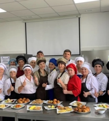 В Україні відкриють хаби, де навчатимуть готувати страви з оновленого шкільного меню