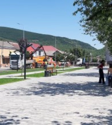 У Виноградові завершується реконструкція площі Миру 