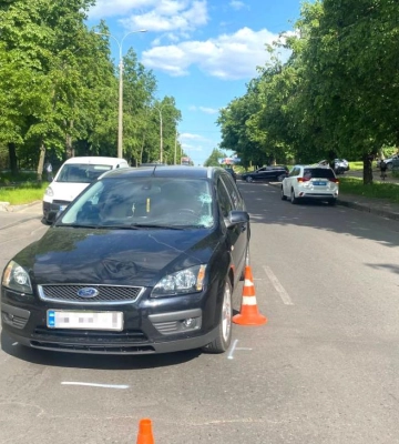 У Рівному під колеса легковика потрапила матір із трирічним сином