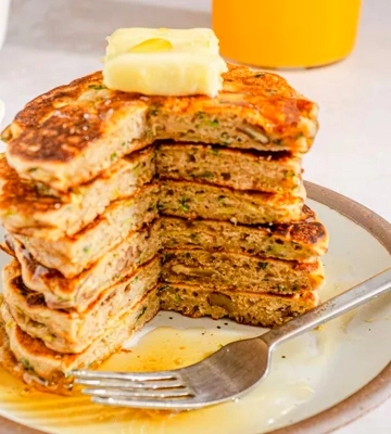 Оладья из цуккини с грецкими орехами: простой и вкусный завтрак