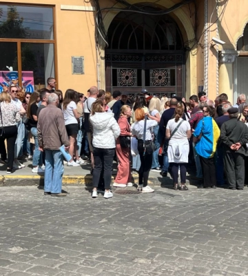 У Чернівцях інвестори довгобуду на Рівненській вийшли на протест до апеляційного суду