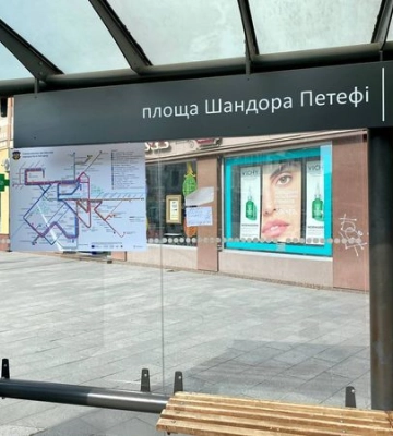 На автобусних зупинках Ужгорода розміщено схему руху громадського транспорту