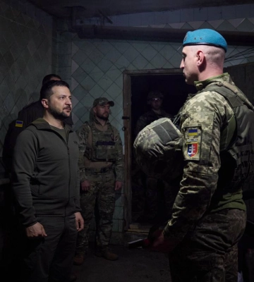 &quot;От их жизней зависит жизнь Украины&quot;: Зеленский посетил линию Угледар – Марьинка (видео)
