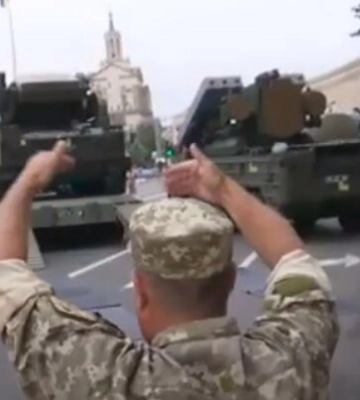 Жители и гости Киева перепуганы: улицы столицы наводнили военные и тяжелая техника – что происходит