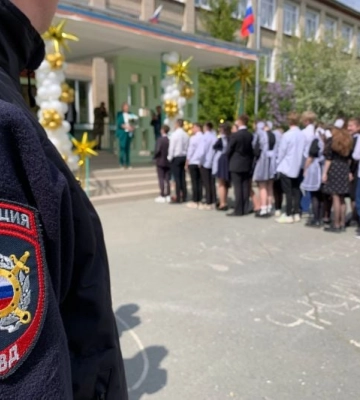 В оккупированном Мелитополе рашисты устроили жалкое подобие последнего звонка (видео)