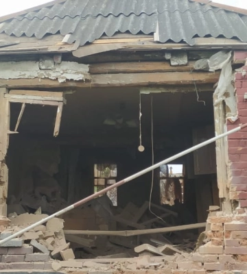 Зранку вівторка окупанти з артилерії обстріляли Вовчанськ: є руйнування 