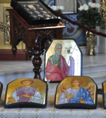 Предстоятель ПЦУ освятив ікони, які написані на бронеплитах