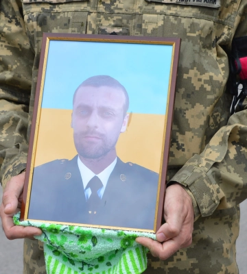 У Лебедині попрощалися з полеглим військовим Михайлом Батуліним
