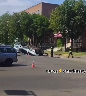 У Черкасах перекинувся автомобіль: три людини постраждали