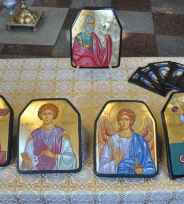 Предстоятель ПЦУ освятив ікони, які написані на бронеплитах
