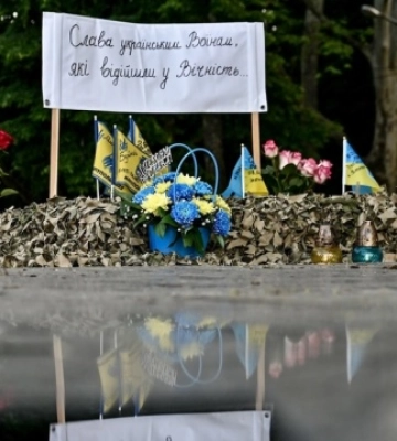 У Запоріжжі дружини загиблих бійців започаткували простір «Прапорець пам&#039;яті»