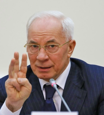 Виллы в Европе и бизнес в РФ: медиа показало, как живет семья Николая Азарова (видео)