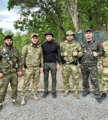 В Мелитополе главный коммунист вместо в окопах воевать гуманитарку раздает 