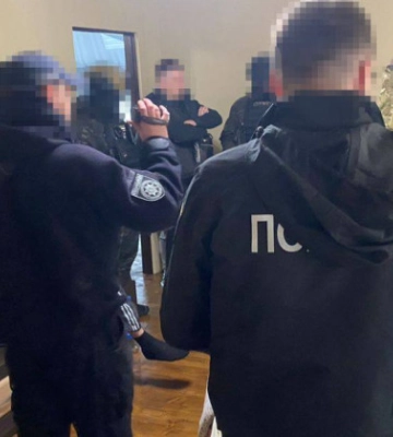 Під виглядом державної допомоги переселенцям викрадали кошти з банківських рахунків: у Львові викрито злочинну організацію