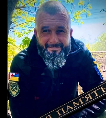 Сум та біль Дніпропетровщини. В останню путь провели бійця, який загинув під Бахмутом