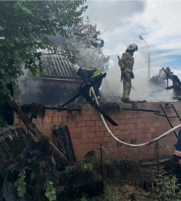 На Роменщині вогнеборці ліквідувавши загоряння гаража