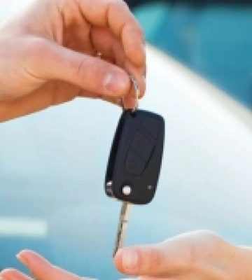 Псевдопродавці мікроавтобуса ошукали рівнянку