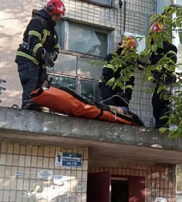 В Криворізькому районі жінка випала з 5 поверху