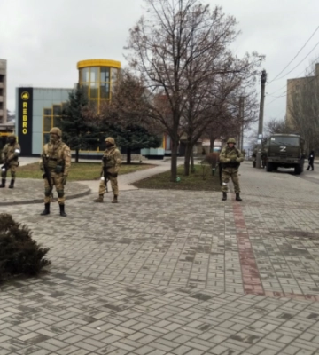 Утро начинается не с кофе: в Мелитополе оккупанты на рассвете устроили шмон