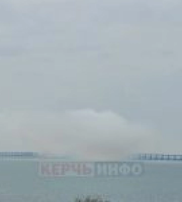 У районі Кримського мосту сильне задимлення