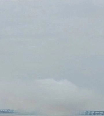 У районі Кримського мосту сильне задимлення