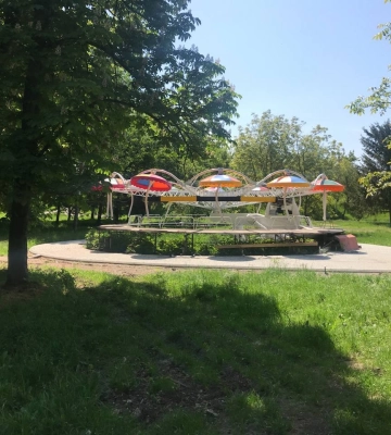 У луцькому парку оновили атракціони і встановили нові