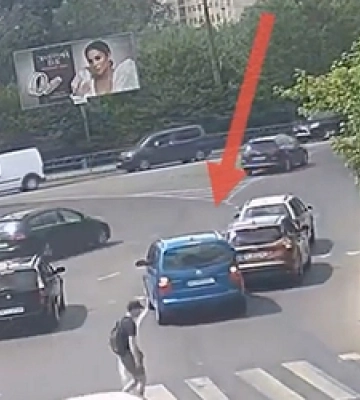 У Луцьку на кільці зіткнулися Volkswagen і Ford (відео)