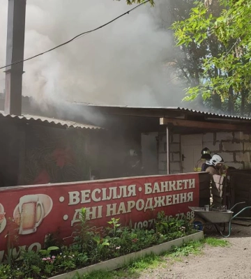 У Тинному горить кафе (ВІДЕО)