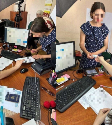 В Днепре 22-летняя женщина впервые получила паспорт