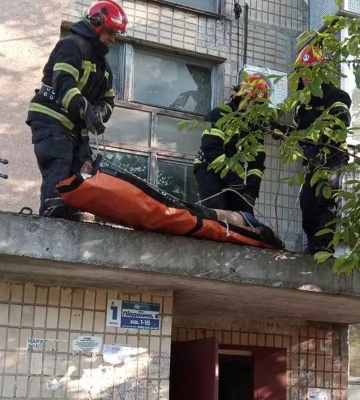 В Криворізькому районі жінка випала з 5 поверху